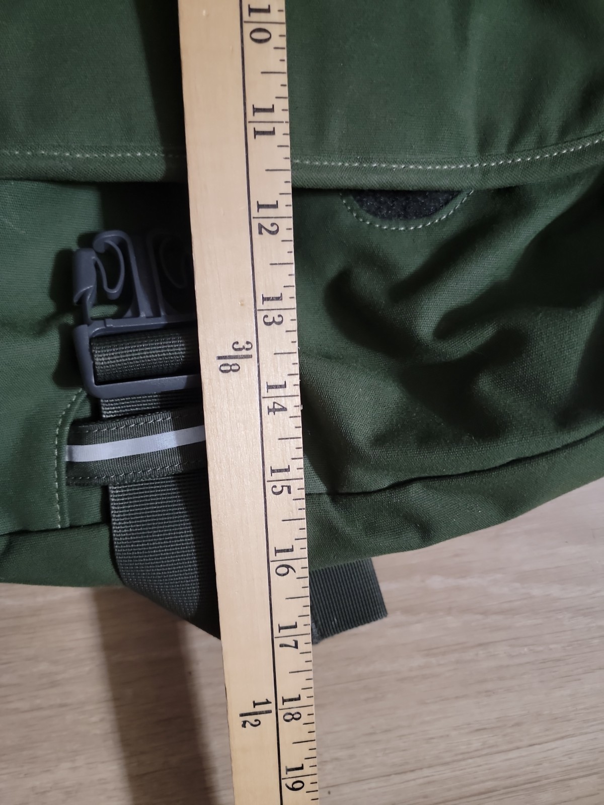 Osprey Courier messenger laptop strap Green pockets bag 19×16