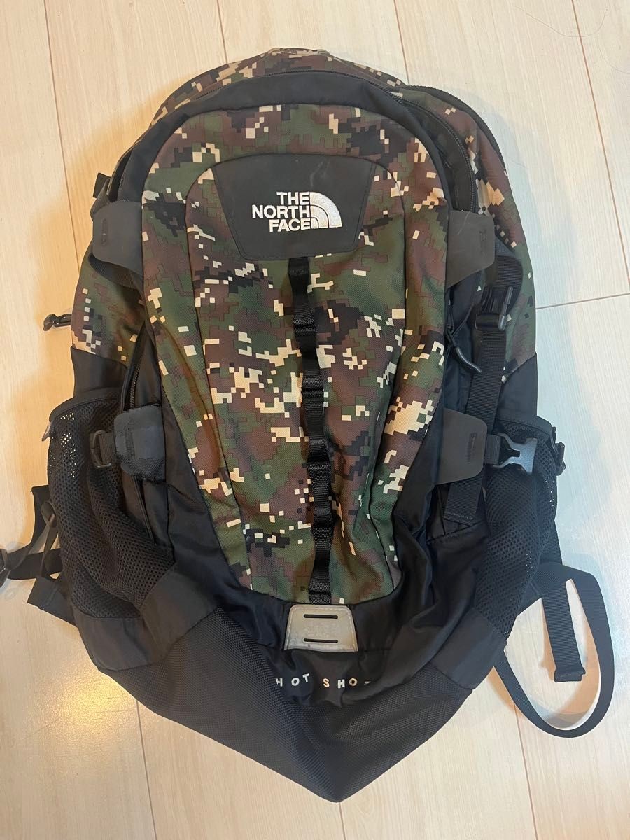 THE NORTH FACE Hot Shot NM72302 Backpack 27L 50cm Black Trail Glow Print Bag