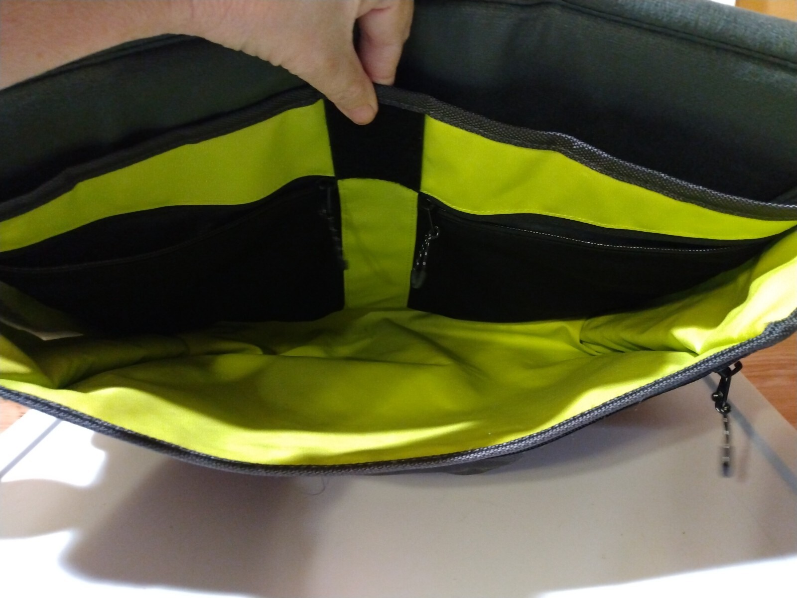 Columbia Titanium Computer Messenger Bag Nylon w/Rubber Lining Black w/ lime int