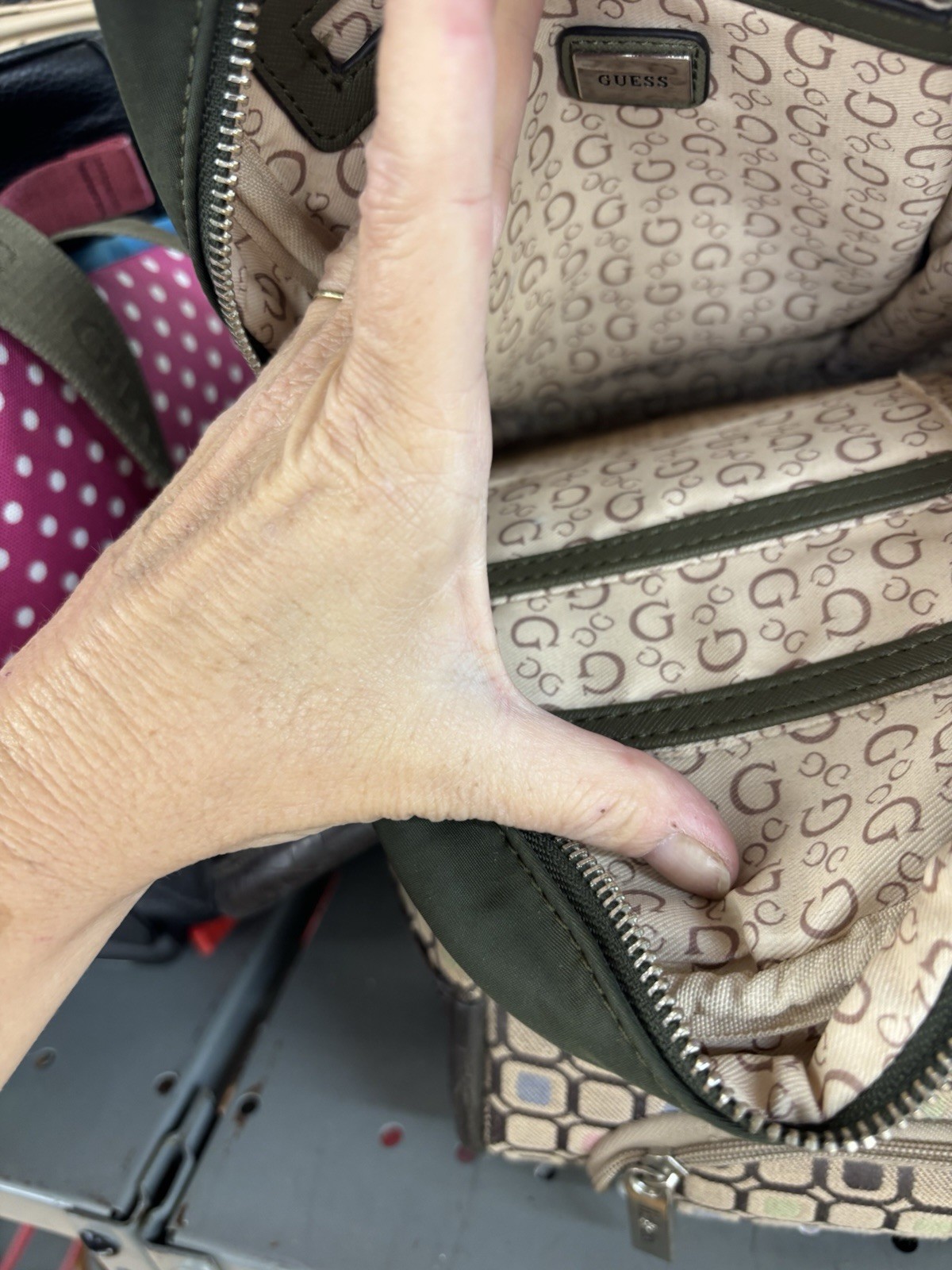 GUESS Green Solid Sling Bag, Zip Closure, Shoulder Strap, Casual Travel