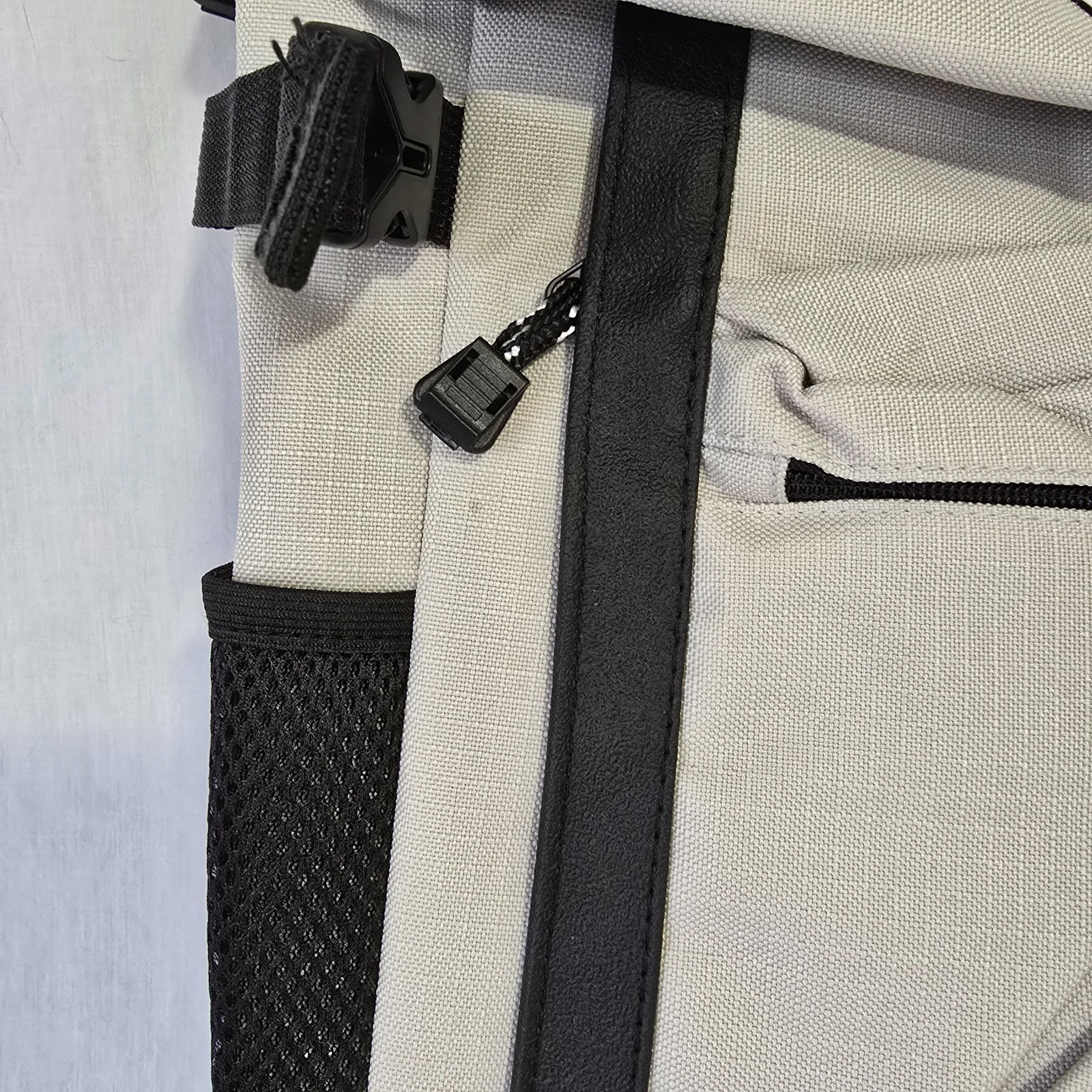Eastsport Rival Backpack Beige Black Up to 17″ Laptop 18.5″ x 11.25″ x 6.25″ NWT
