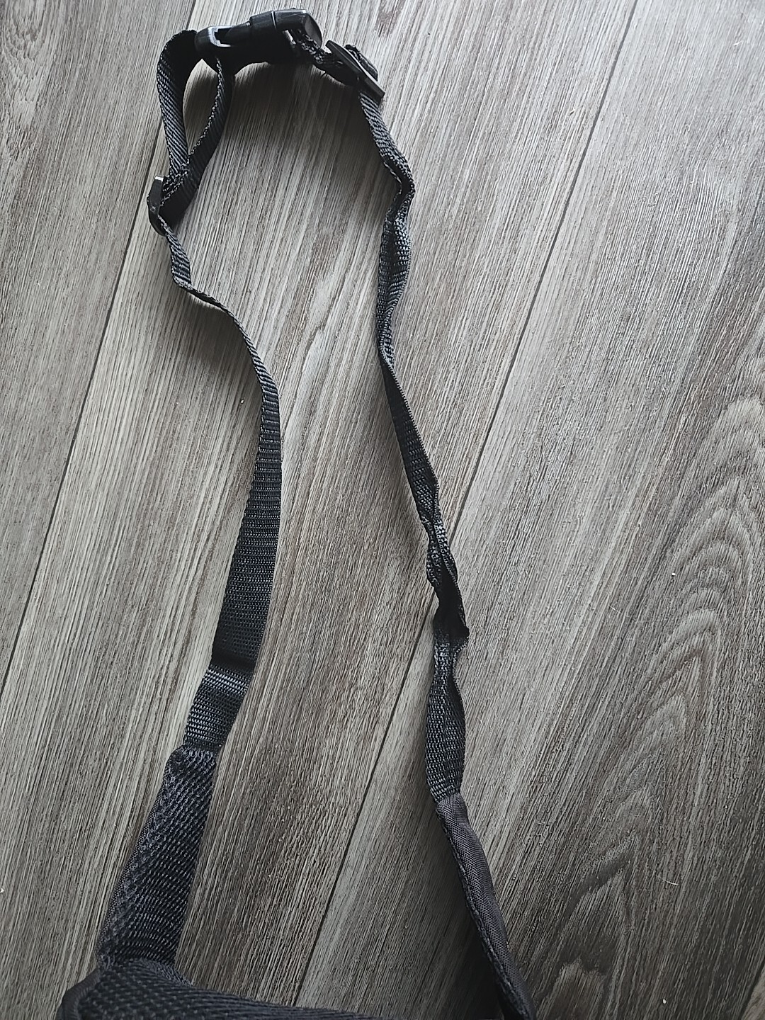 Sleek Black Utility Fanny Pack for Style and Functionality