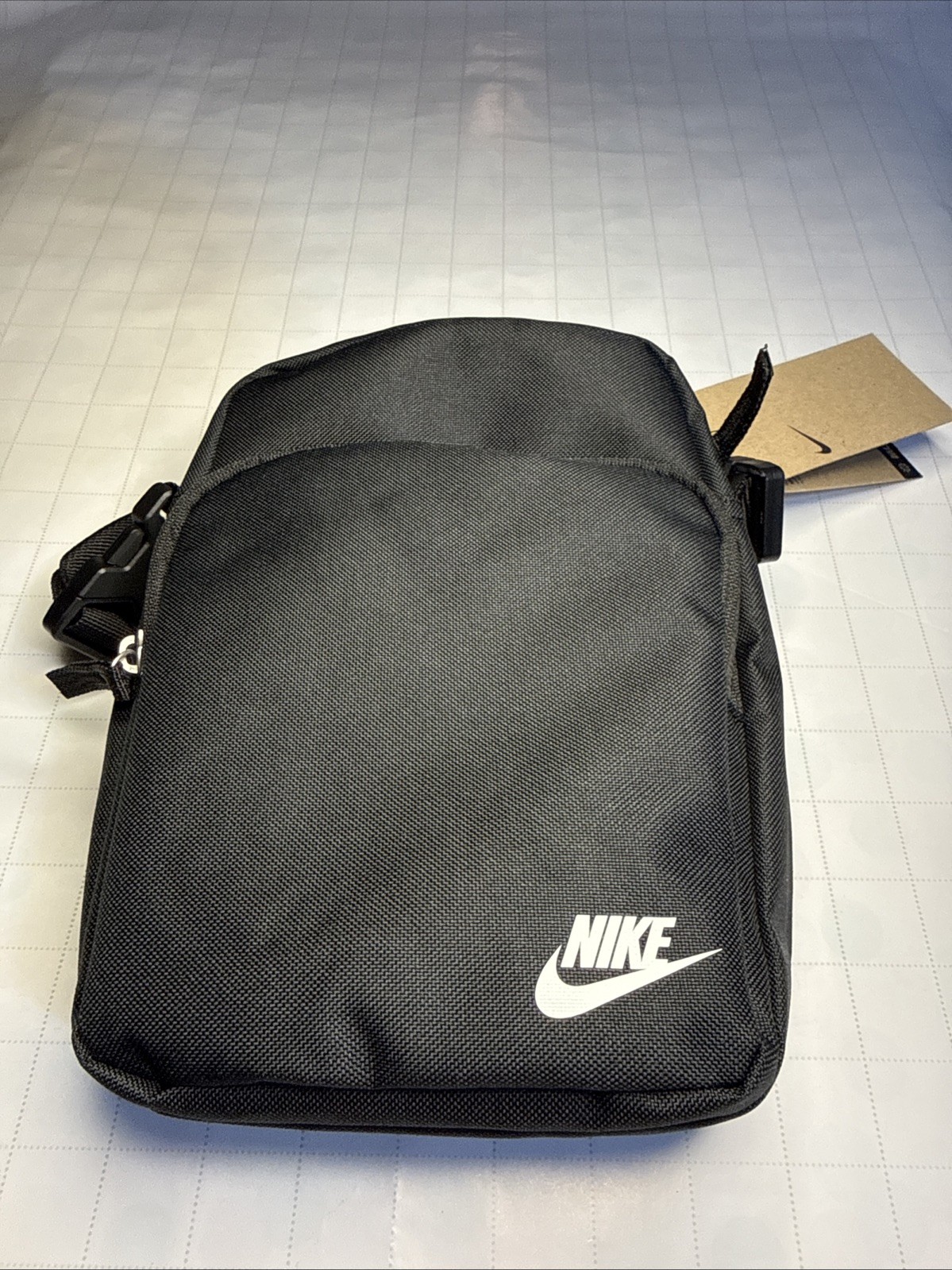 Nike Heritage Cross-Body Bag Unisex Small 4L Shoulder Sling Pouch Black (NWT)