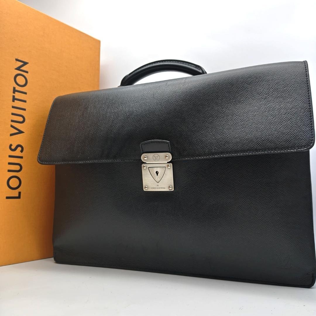 Louis Vuitton Taiga Robust 3 Briefcase Business Bag Black Leather