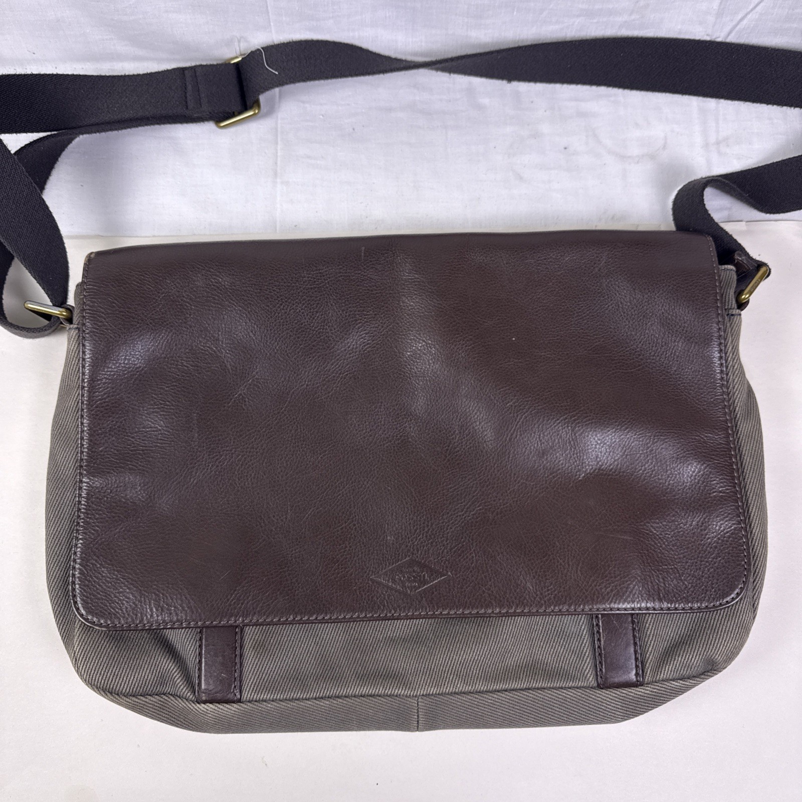 Fossil Bag Shoulder Leather & Cloth Messenger Laptop Bag Chocolate Brown. Clean