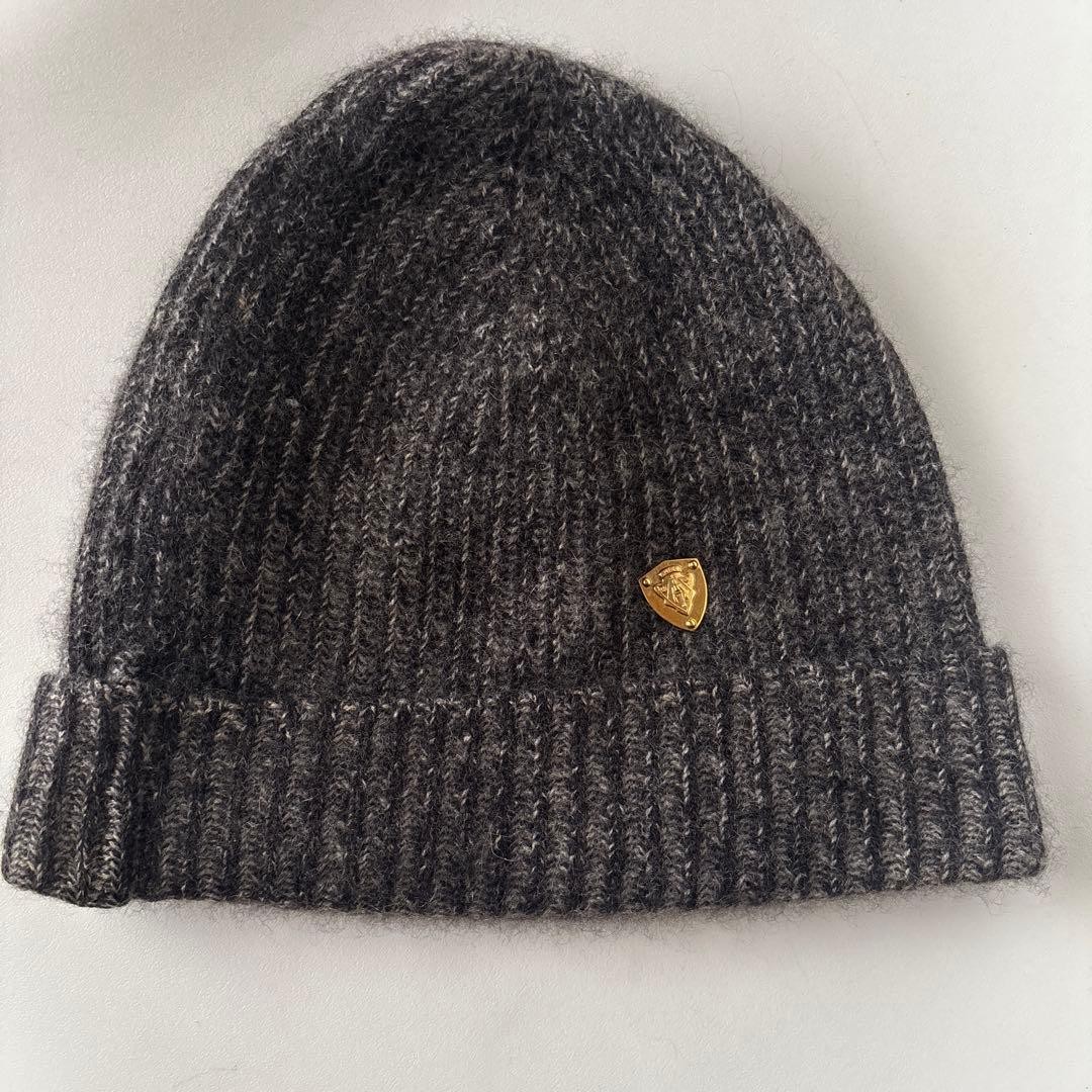GUCCI Beanie Crest Charm, Size M, 100% Cashmere