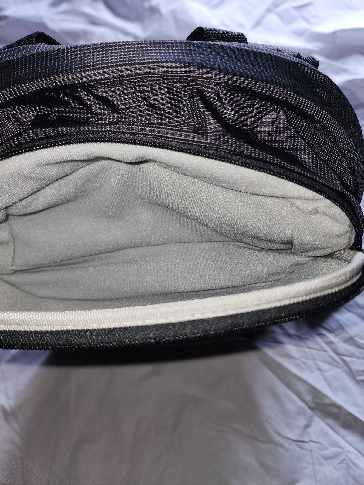Thule Sweden Enroute 18 Black Backpack Adults Unisex , Has A Logo. NWT!!!!