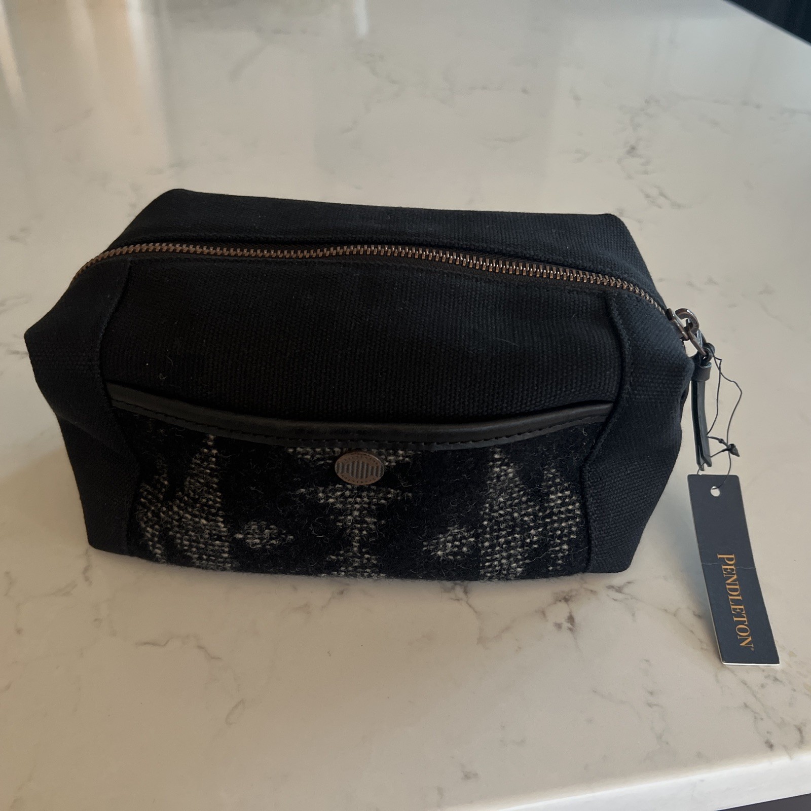 Pendleton Rock Point Travel Pouch Bag 9x4x4 Black White Woven Box Bag NEW