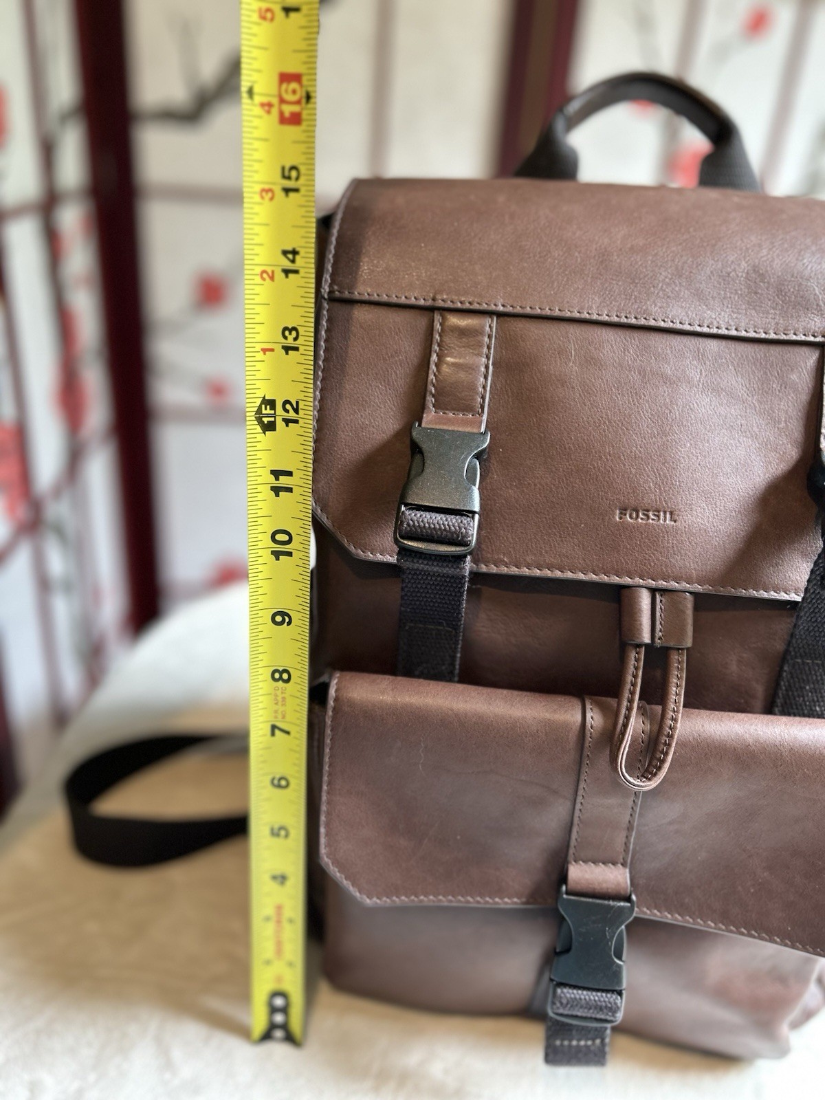 Fossil Brown Men’s Backpack Drawstring Buckle Top Handle Outer Pockets Strap