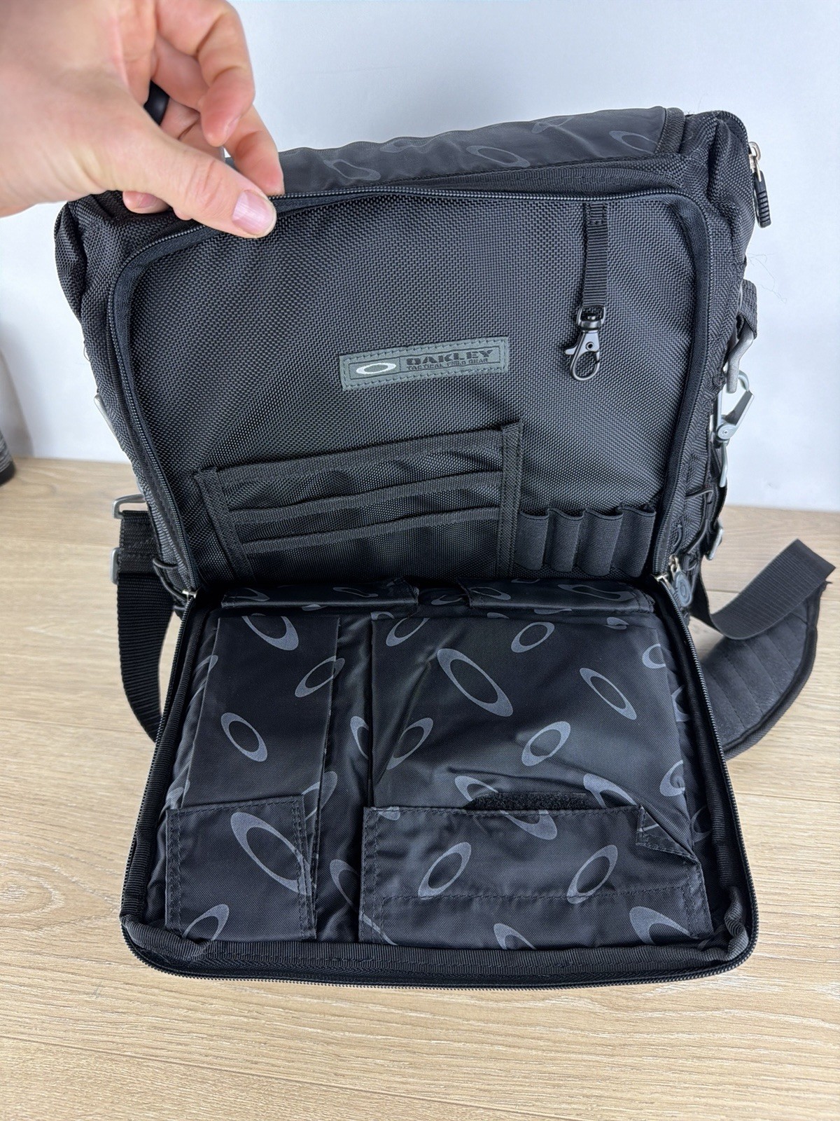 Oakley Tactical Field Gear Vertical Messenger Day Pack Laptop Bag Black Vintage
