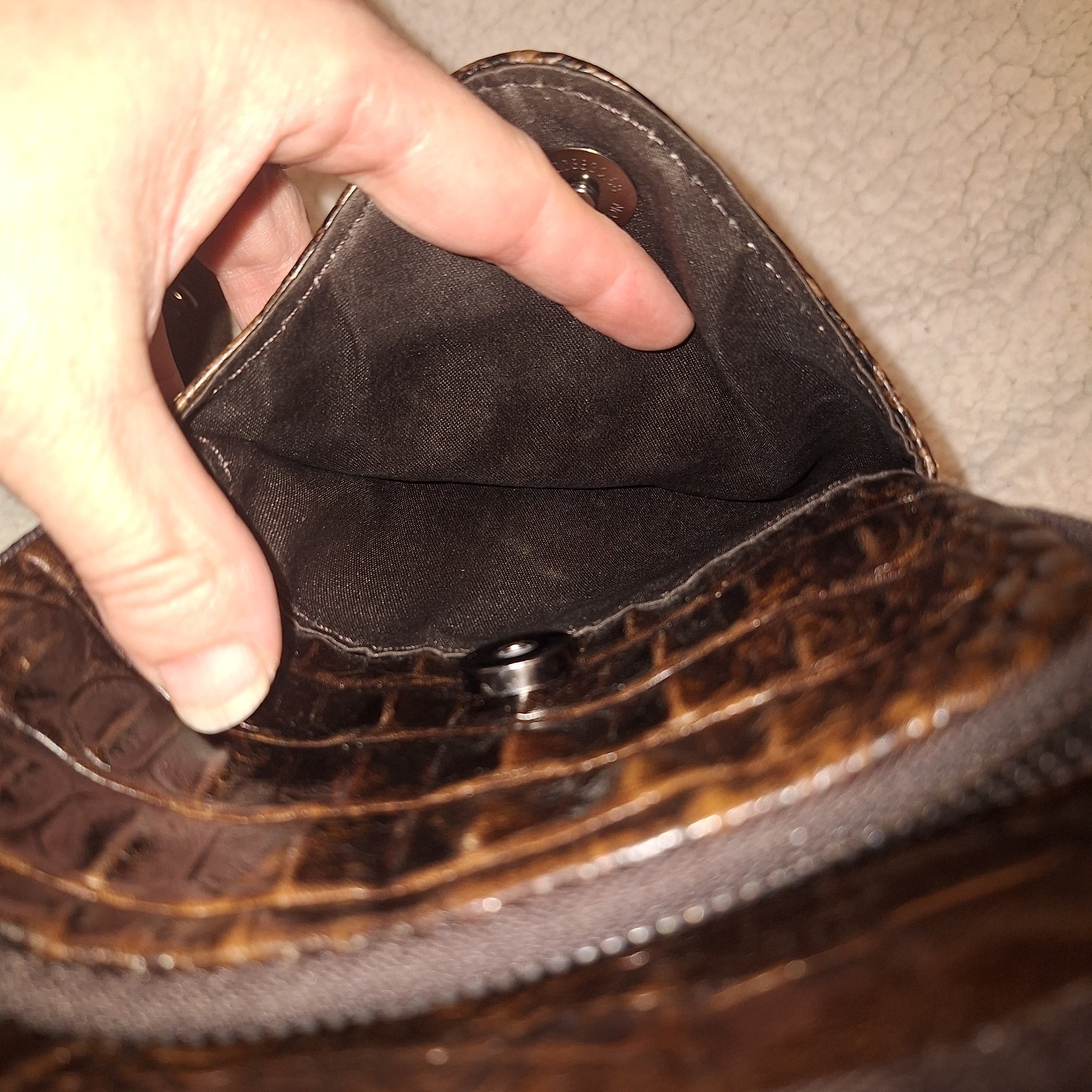 Crocodile embossed Leather Men’s Chest Bag Pattern Crossbody & Wallet