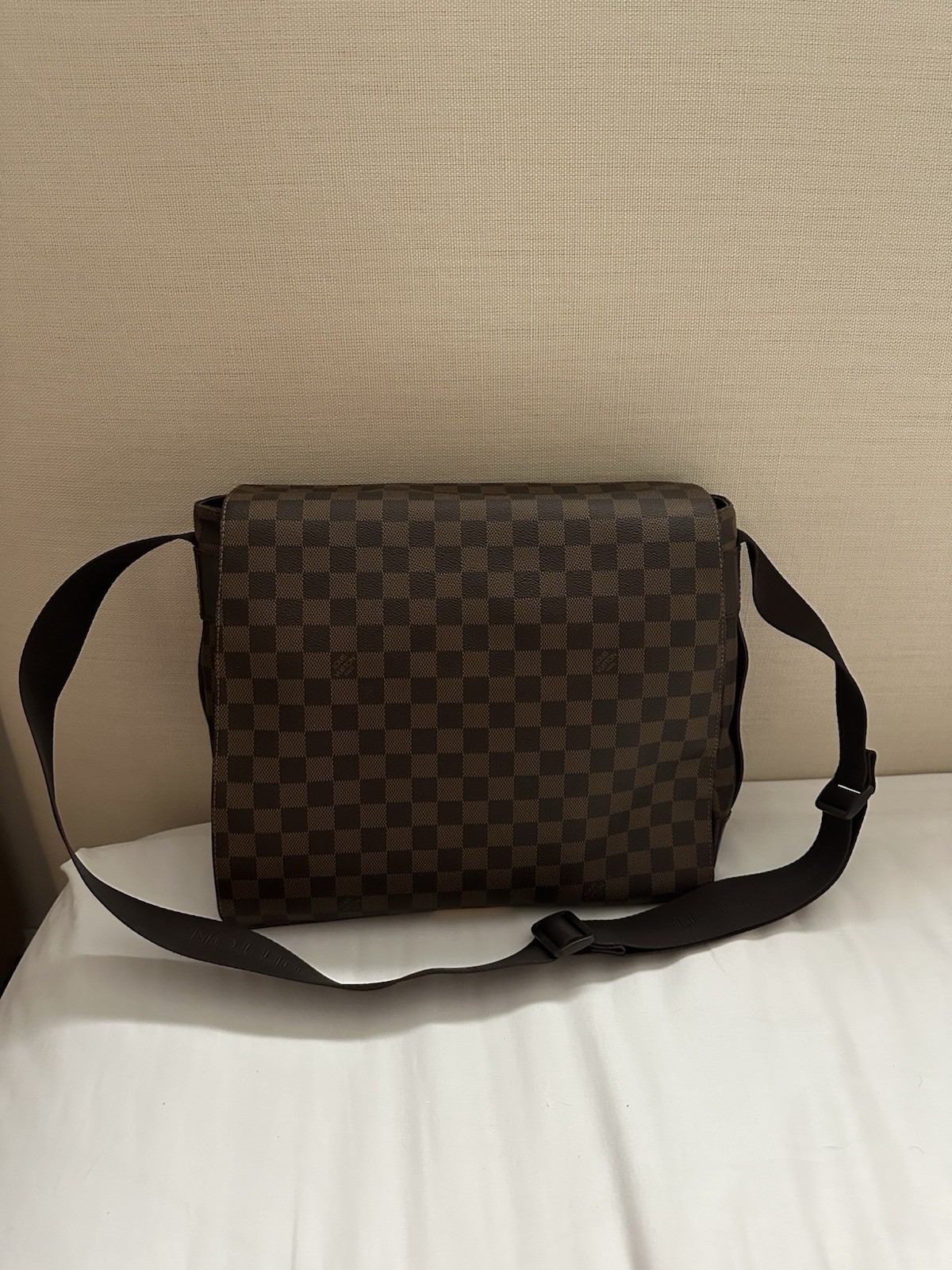 Louis Vuitton Damier Ebene Bastille Messenger bag – Excellent Condition