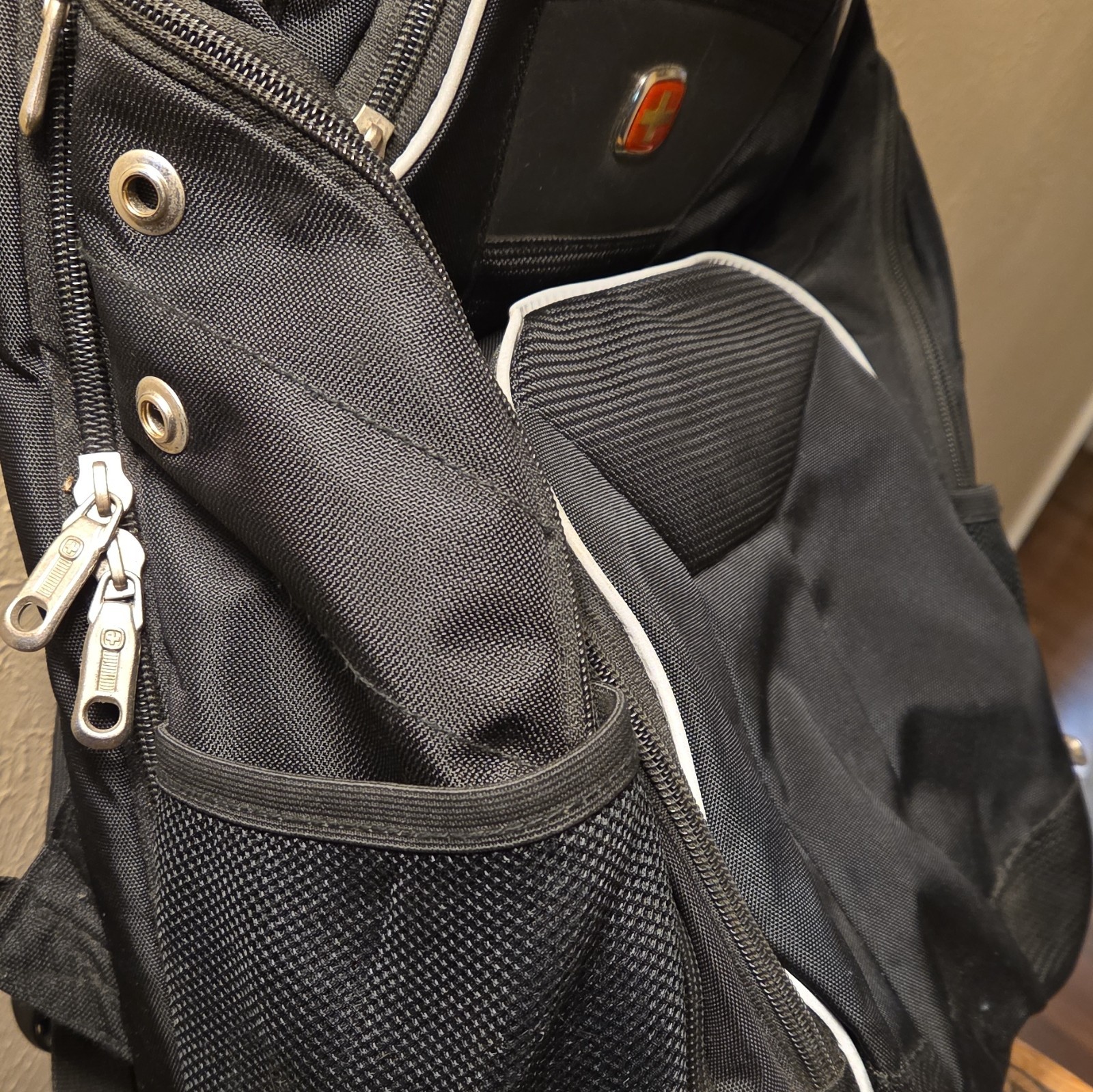 SWISSGEAR Scan Smart Black Backpack Laptop Sleeve Inner & Outer Pockets