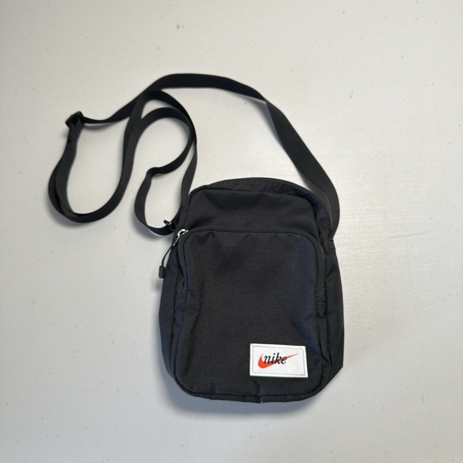 Nike Heritage Crossbody Shoulder Bag Sport Messenger