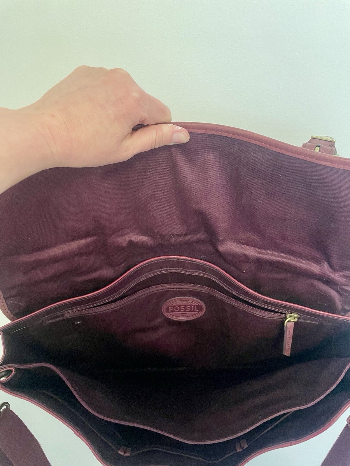 Fossil Burgundy Messenger Bag Adjustable Strap Pockets Buckle Zip Shoulder