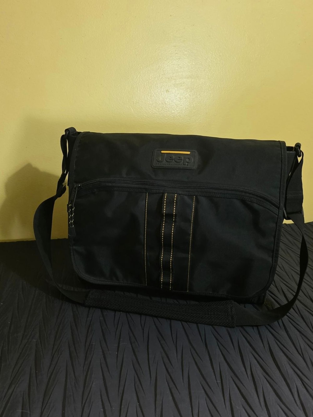 Jeep Black Men’s Messenger Bag – Durable Everyday Carry
