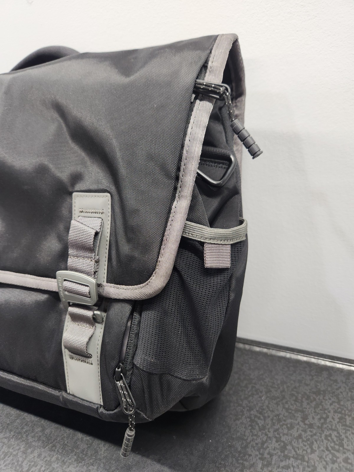 TIMBUK2 Command Messenger Crossbody Bag Black Laptop, No Shoulder Strap ~ VG