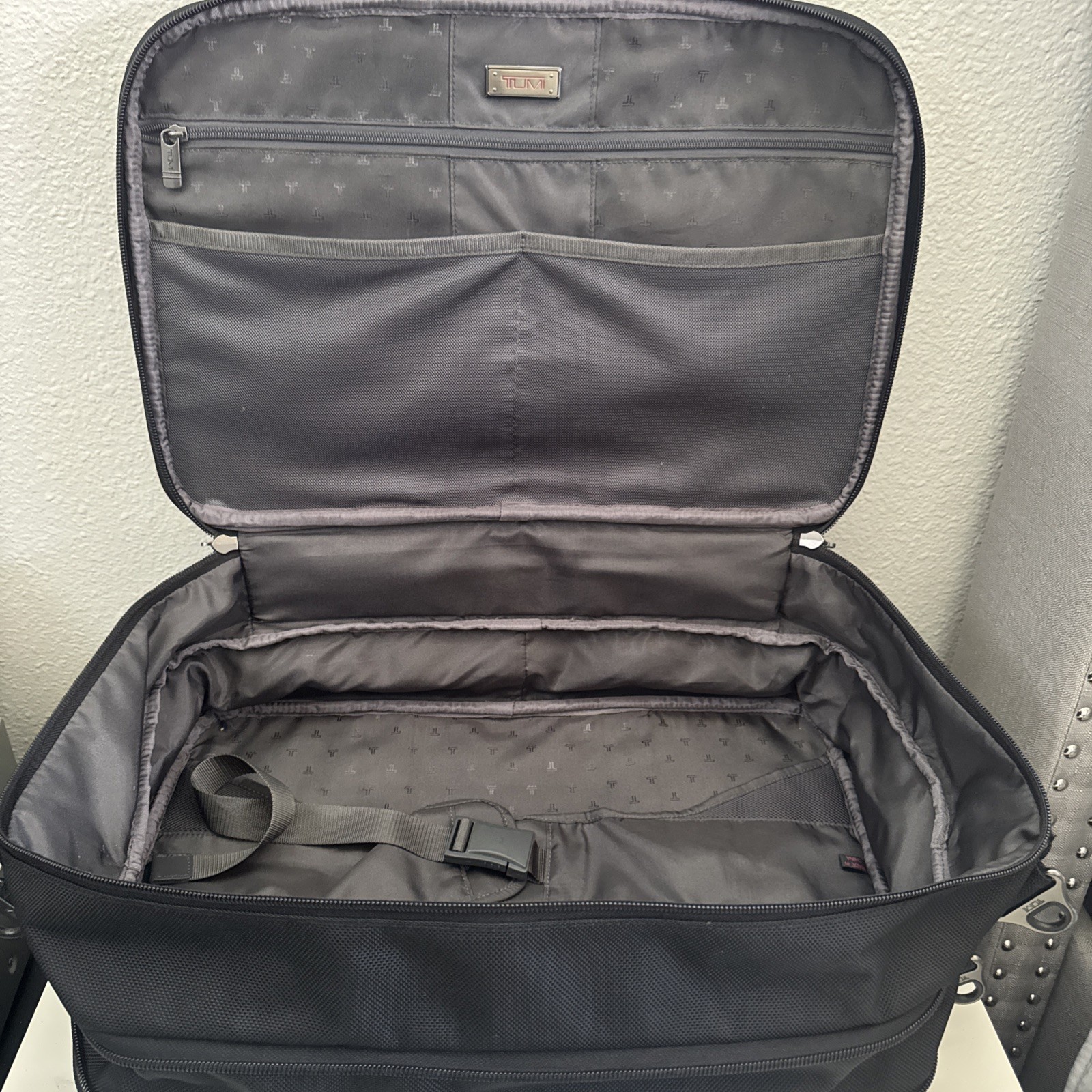Tumi Alpha Ballistic Nylon 18″ Boarding Tote Bag CarryOn Laptop Black -Free Ship