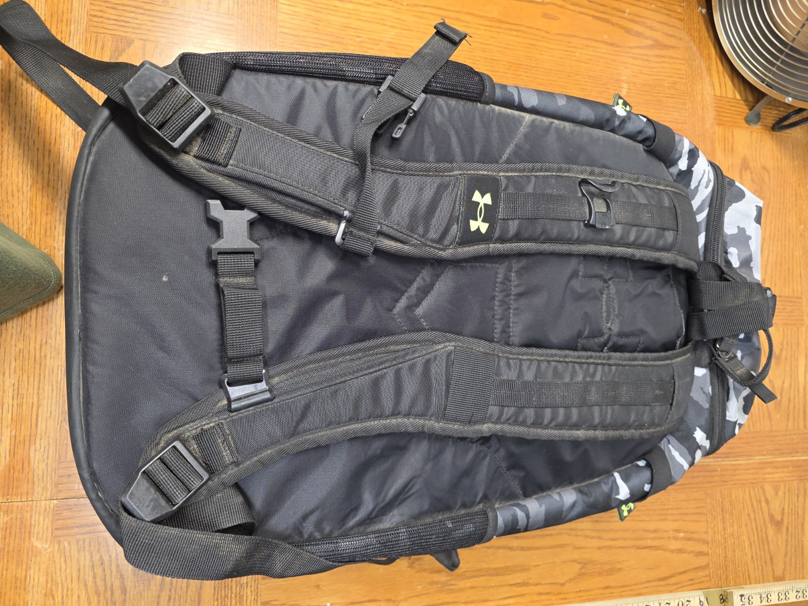 Under Armour Utility Personal Equipment Backpack 1369318 Gray Black HS-A1-1