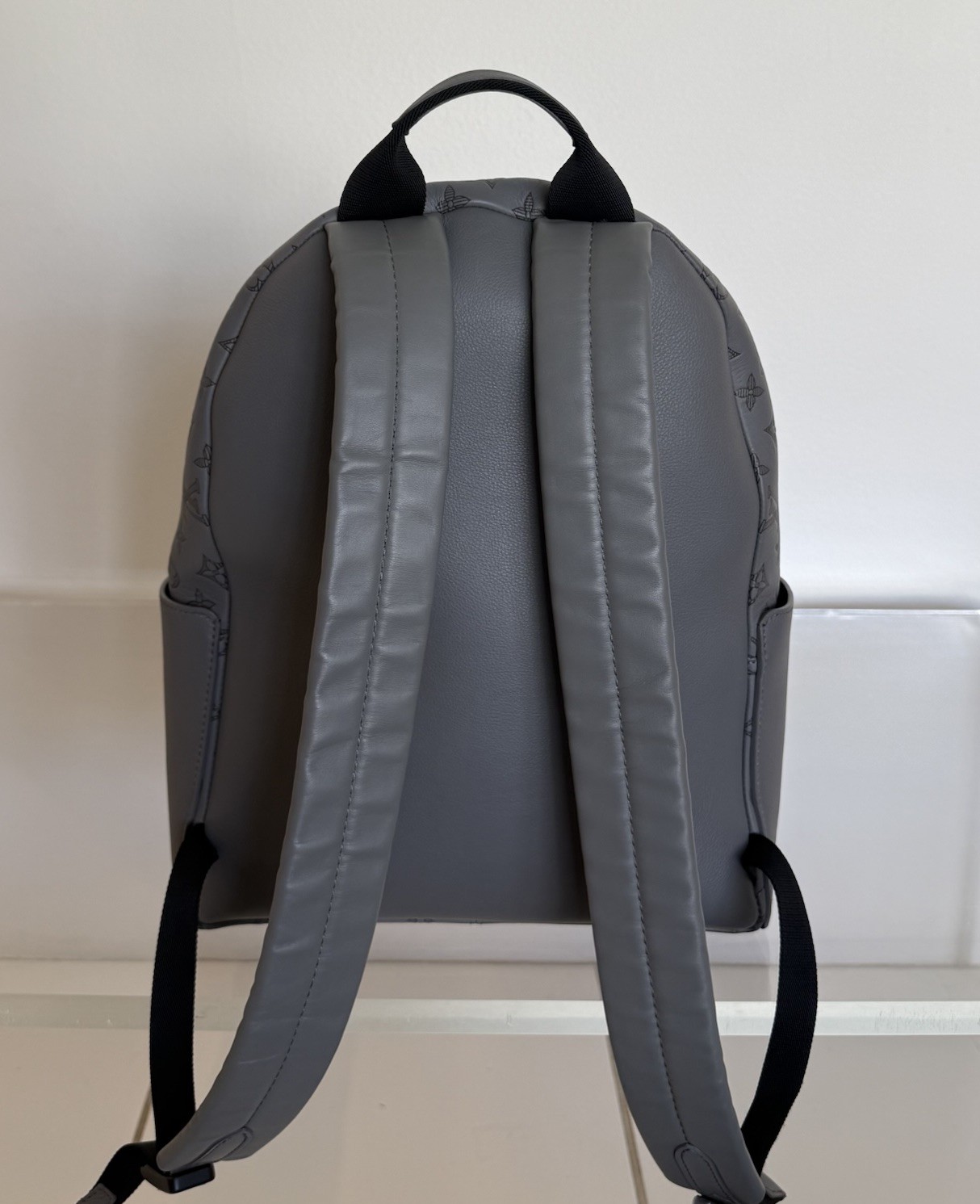 LOUIS VUITTON Discovery Backpack in Grey Monogram Shadow Leather – 💯 AUTHENTIC