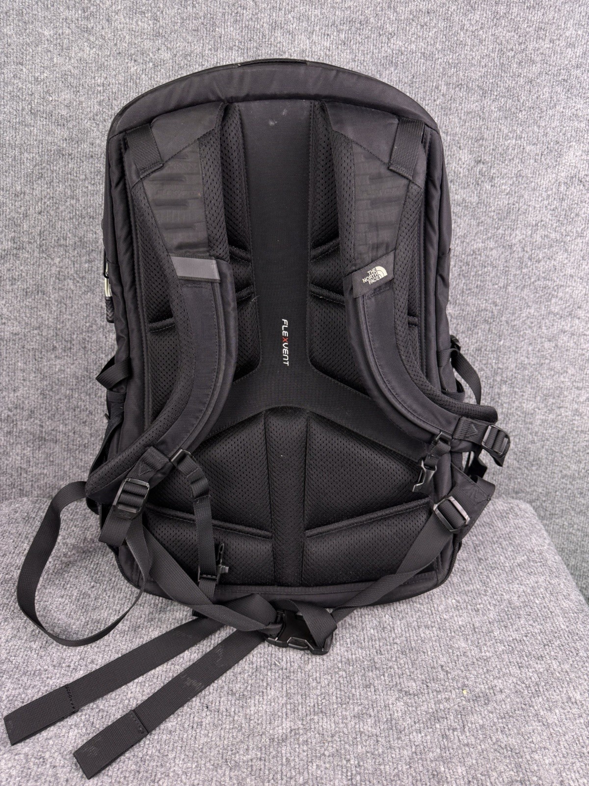 The North Face Borealis Men’s Backpack Black 28-liter pack Travel Hiking Sports