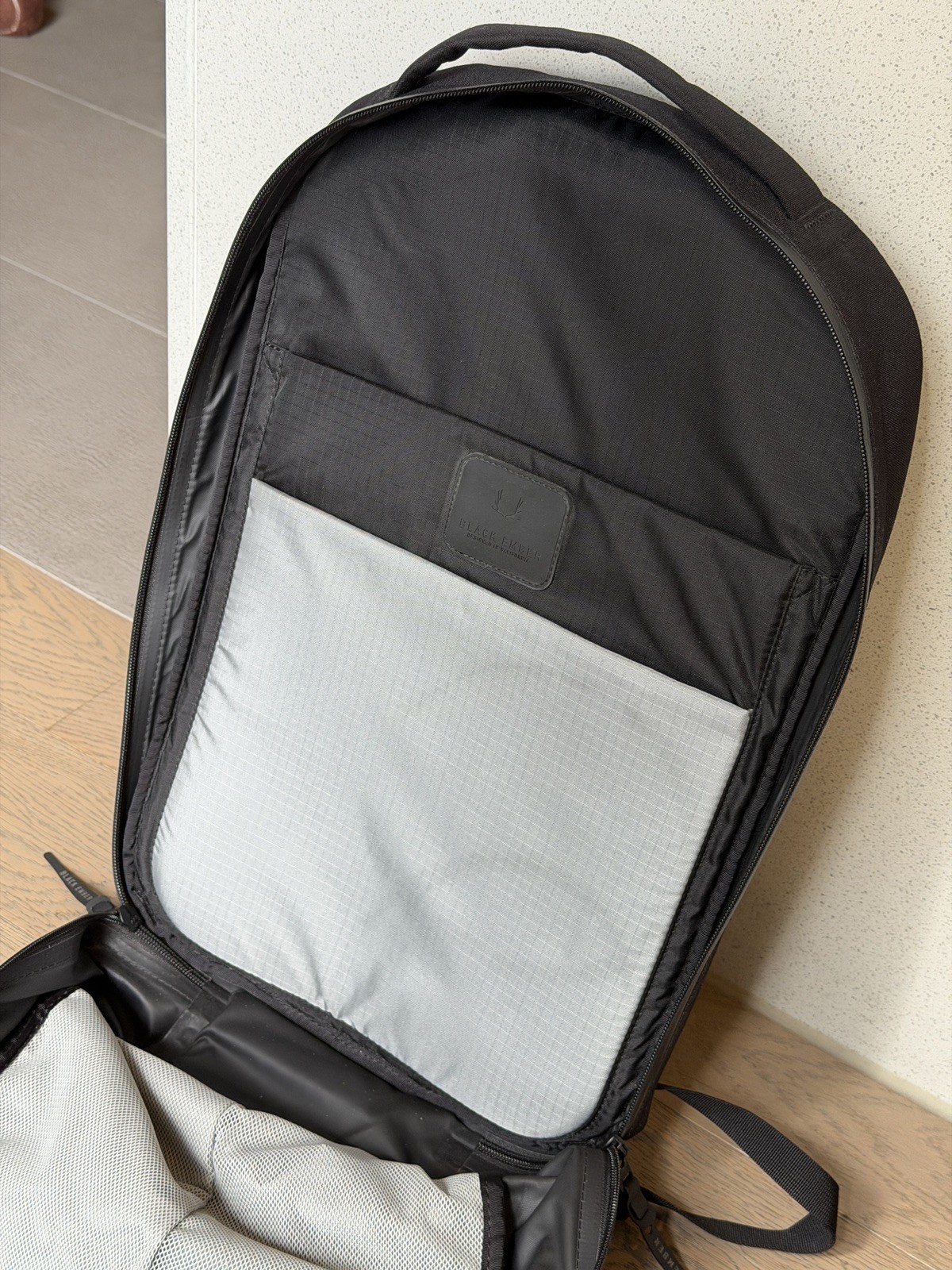 BLACK EMBER Shadow 26L Backpack Jet BLK