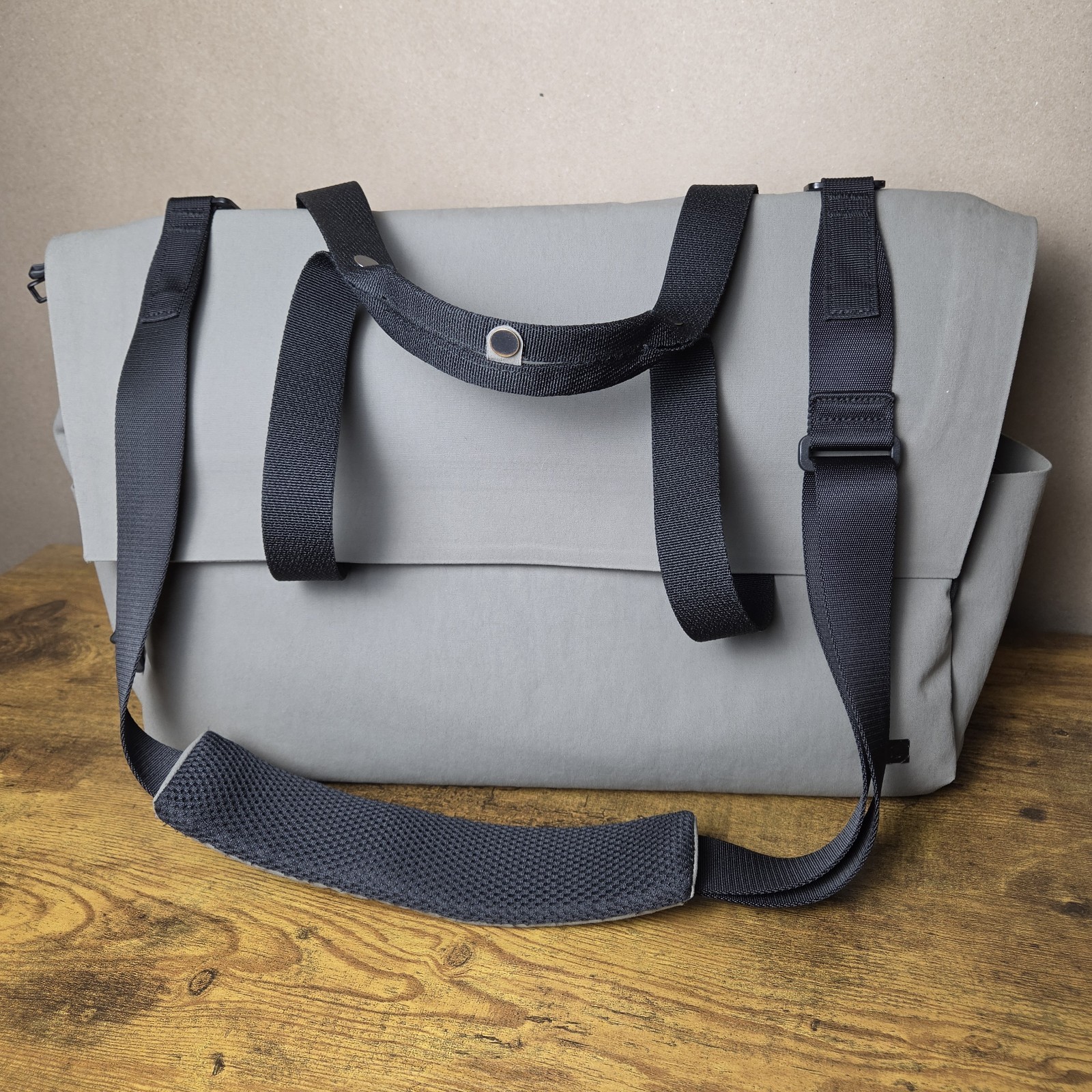 Lululemon Early Embark Duffel Gray Messenger Laptop Travel Bag