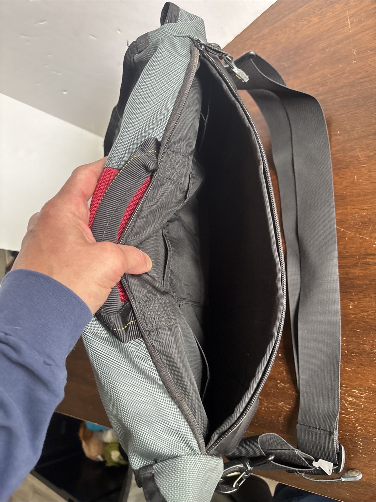 TIMBUK2 Medium Gray Red Messenger Commute Bag Padded Laptop Rubber Bottom