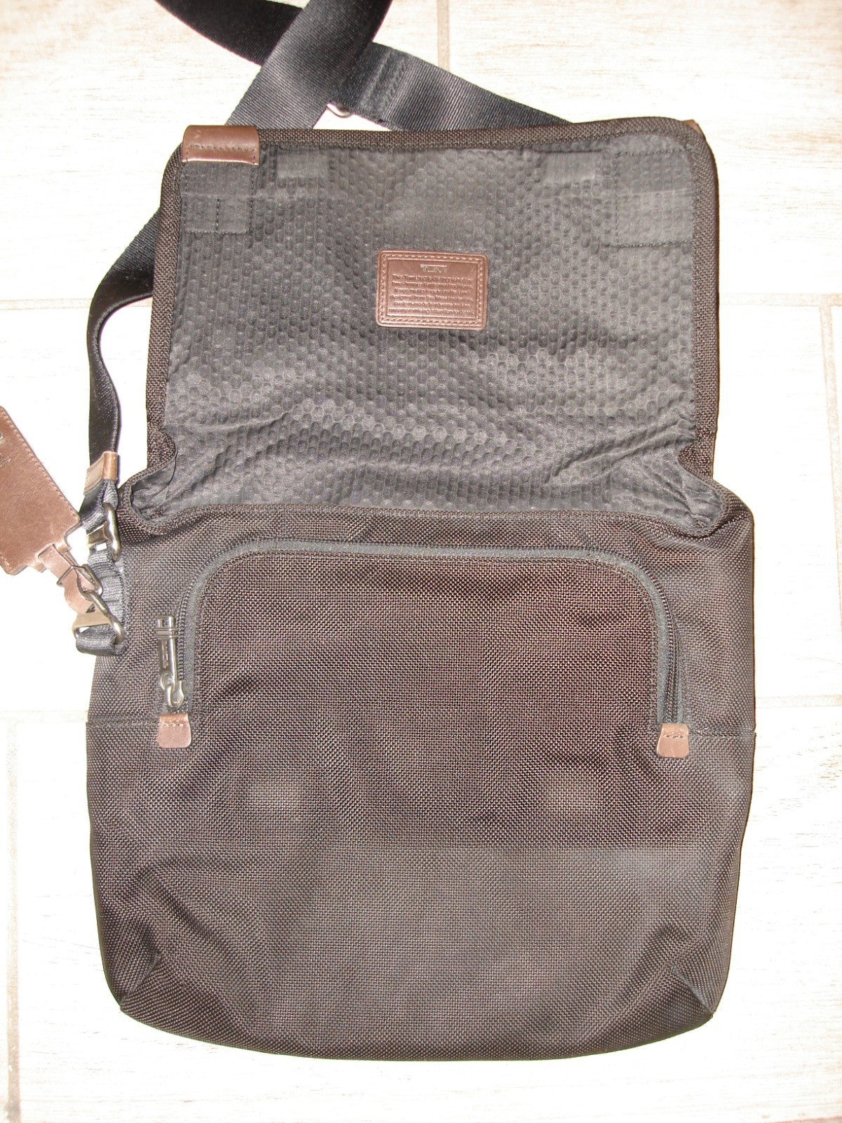 TUMI Alpha Bravo Men’s Small BROWN Crossbody Messenger Shoulder Travel Bag EUC