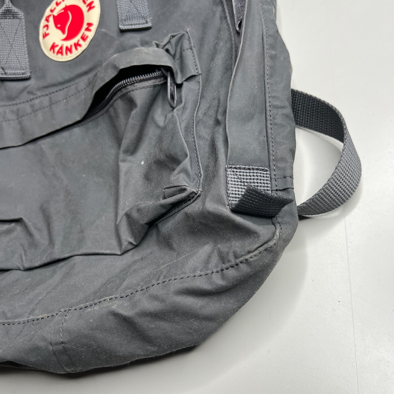Fjallraven Kanken Classic Backpack Gray Iconic Fox Logo Sweden 23510