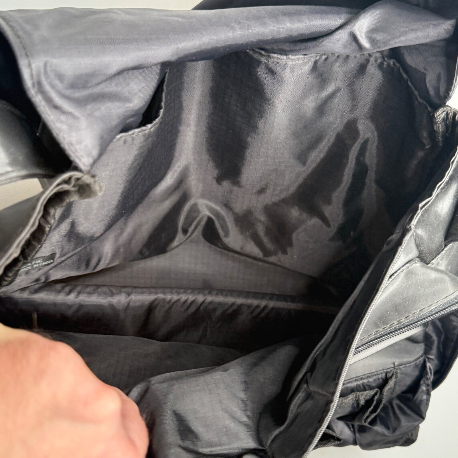 Kenneth Cole Reaction Black Messenger Laptop Bag 14.6” Satin PVC Organizer