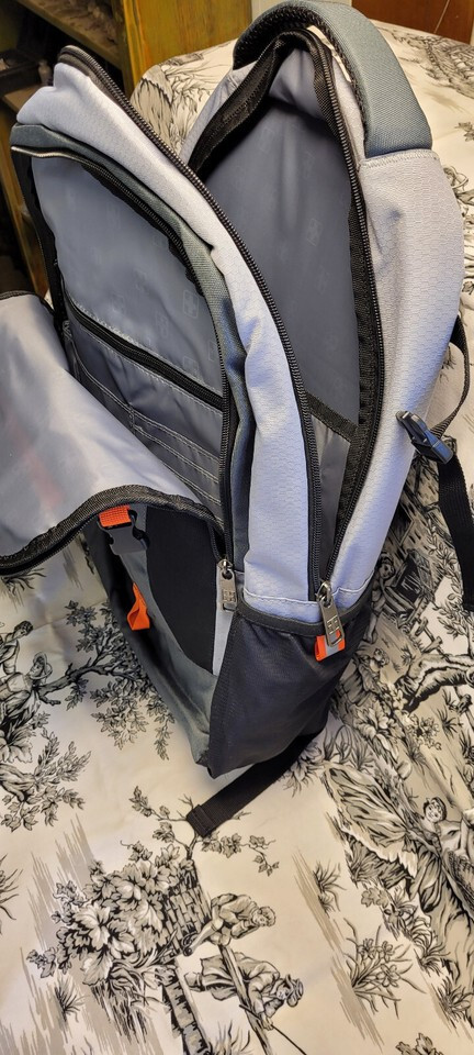 SwissTech Backpack (26L) School College Laptop Bag Daypack Hiking New w/Tags
