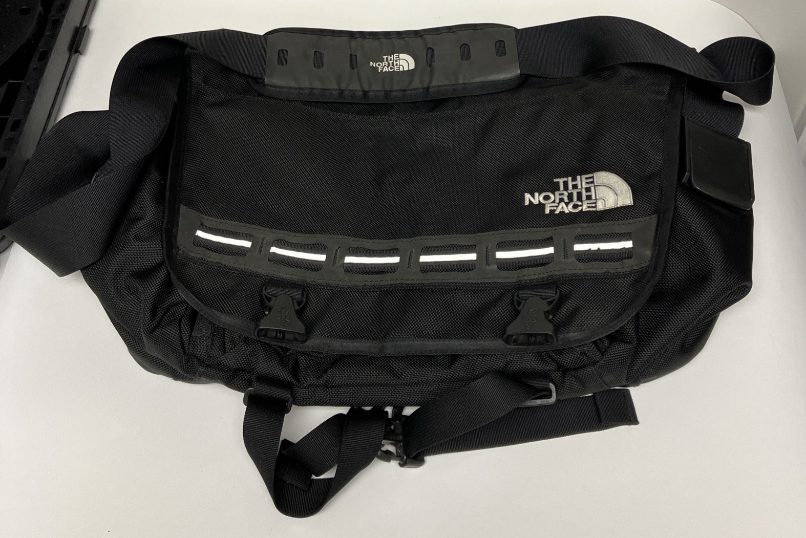 The North Face Mens Black Inner Pockets Adjustable Shoulder Strap Messenger Bag