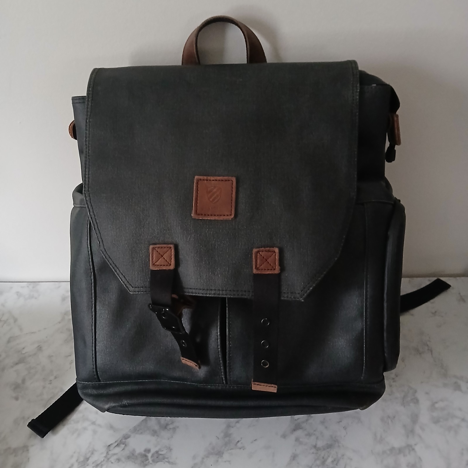 Langly Rucksack Decoy Camera Bag Backpack Gray Waxed Canvas – 1 buckle missing