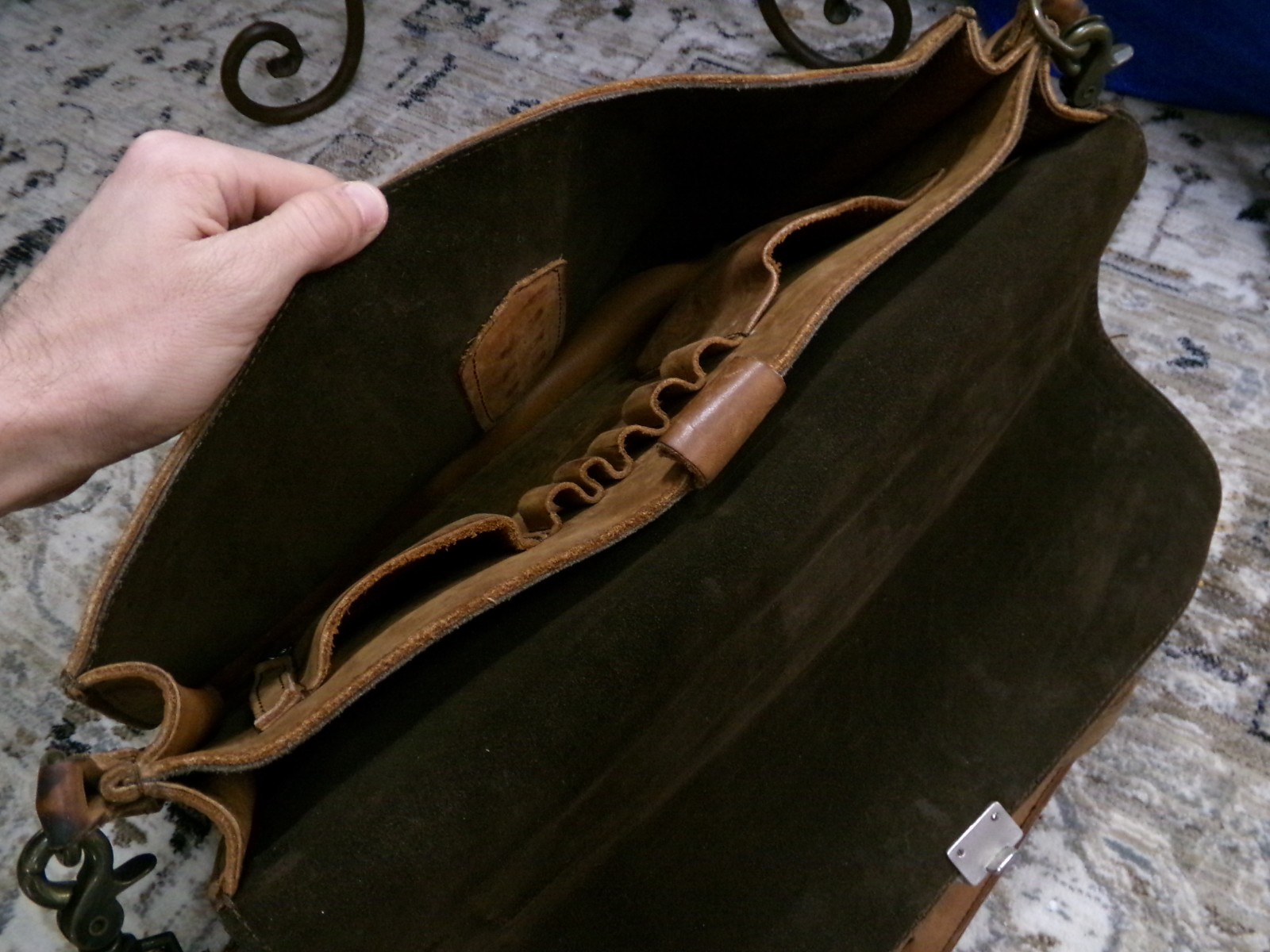 Buffalo Jackson Trading Co. Leather Laptop Messenger Briefcase Bag w/Strap Flaw*