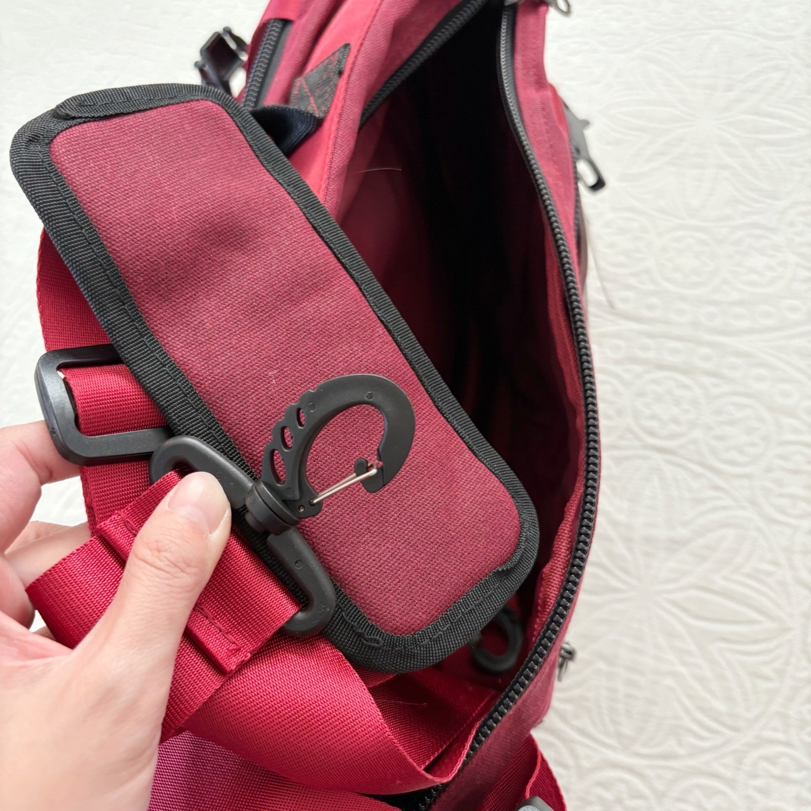 SOVRN REPUBLIC 30L Drifter 2.0 Convertible Duffle / Backpack, Burgundy