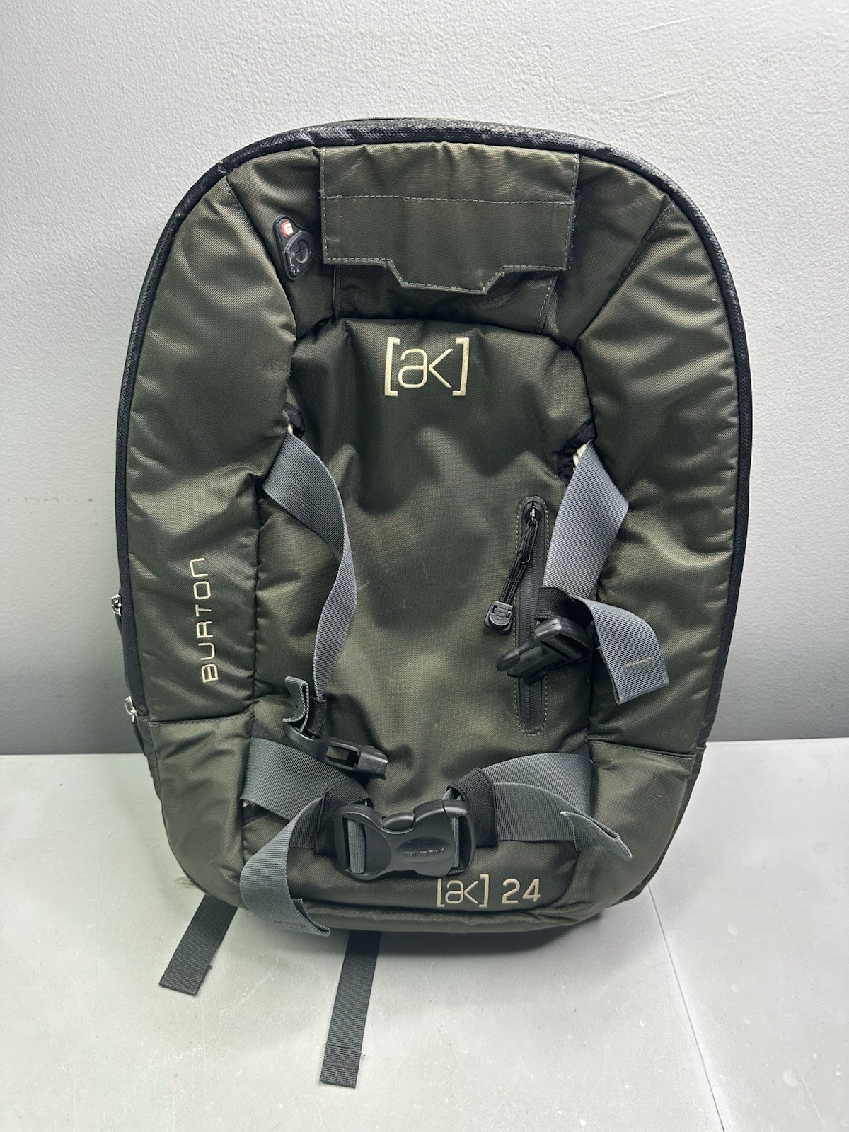 Burton Ski Snowboarding Hiking Straps Green Backpack AK 24
