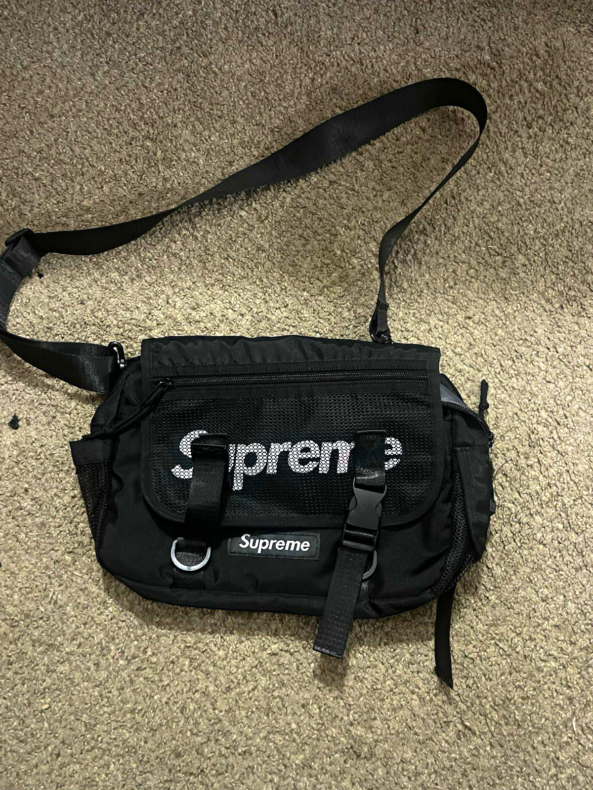 Supreme Black Logo Messenger Shoulder/Crossbody Bag Medium Zip Buckle Adj Strap