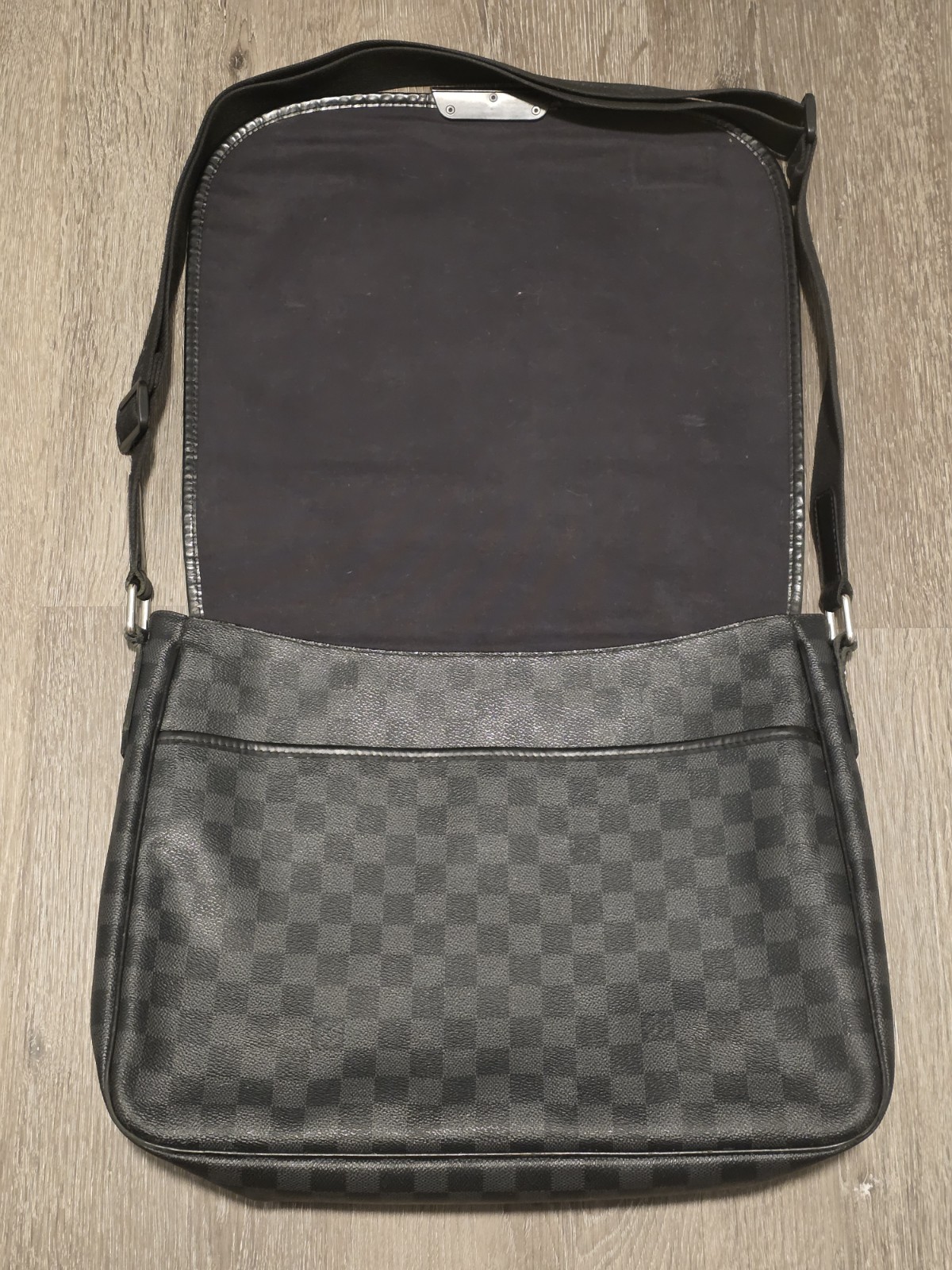 Louis Vuitton Damier Graphite Messenger Bag Unisex