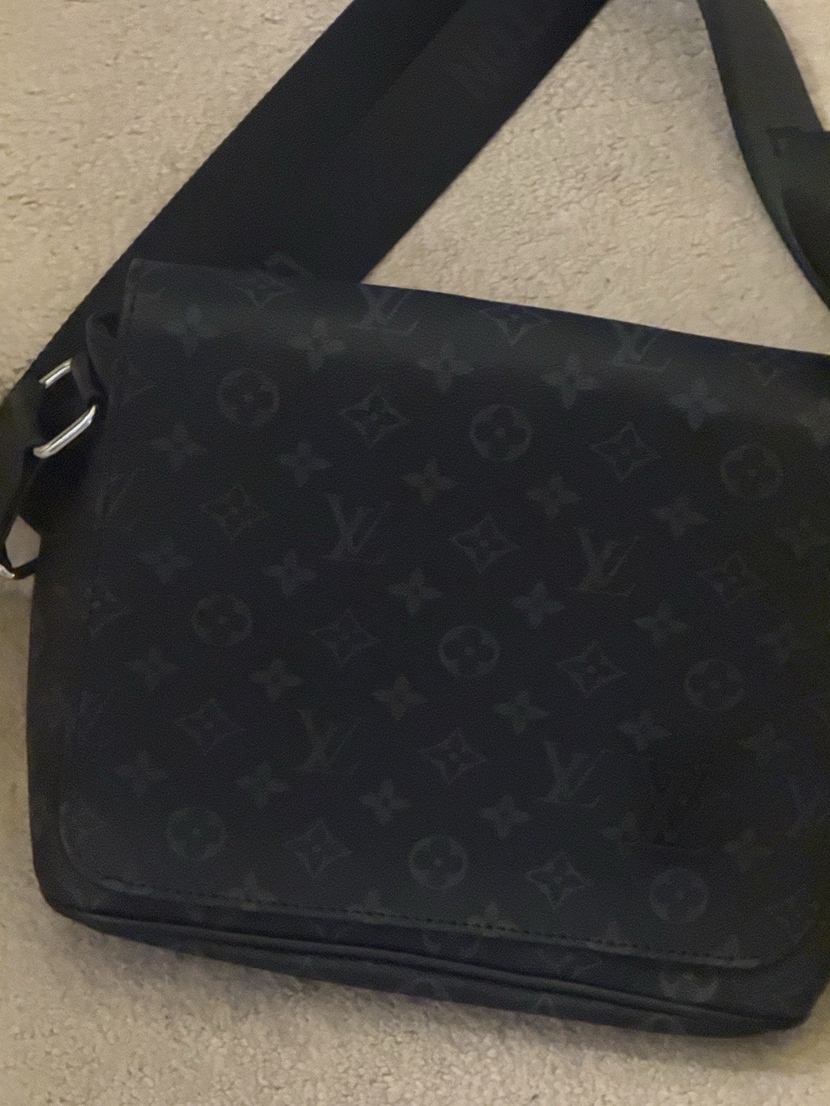 Louis Vuitton Monogram Eclipse Black Men’s Messenger Bag Zip Adjustable Strap