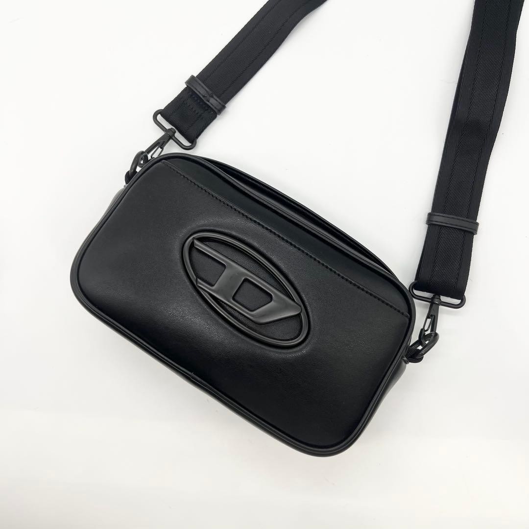 Good condition DIESEL camera bag HOLI-D Oval D leather black