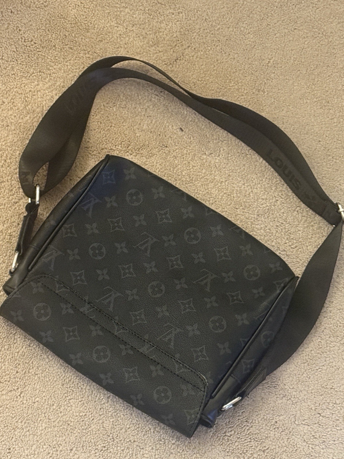Louis Vuitton Monogram Eclipse Black Men’s Messenger Bag Zip Adjustable Strap