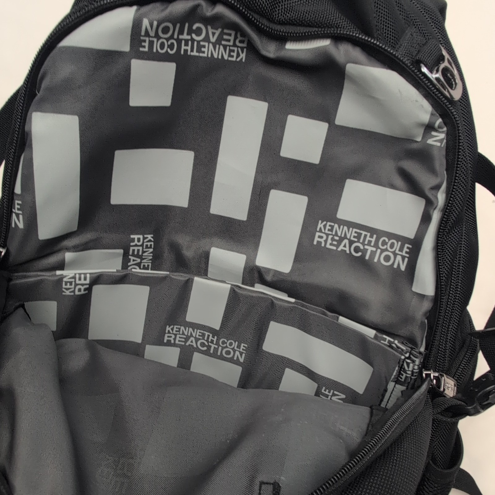 Kenneth Cole Reaction Large Black Backpack Zip Padded Adjustable Straps Pockets