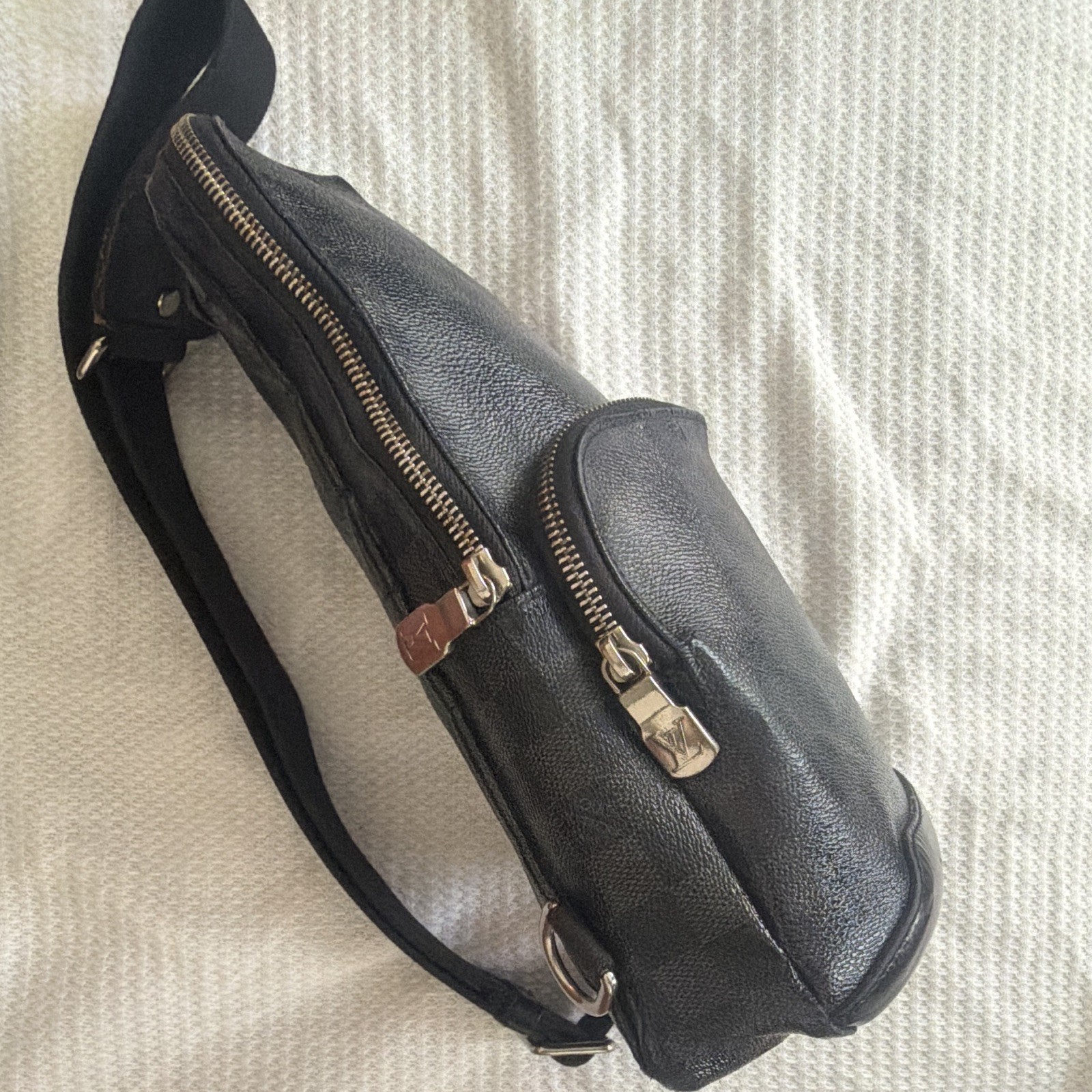 Men’s Black/Gray Checkered Crossbody Sling Bag Adjustable Strap Zip Closure