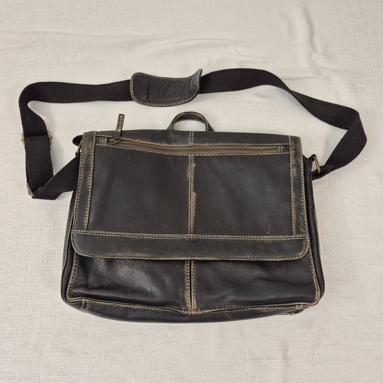 Black Rivet Distressed Leather Messenger Bag Laptop Briefcase Crossbody Strap