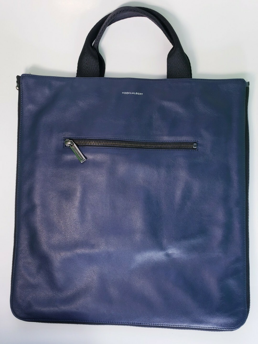 Hook & Albert Leather Bag 13 5/8″ × 14 3/4″ Navy Blue Luxury BARELY USED MINT