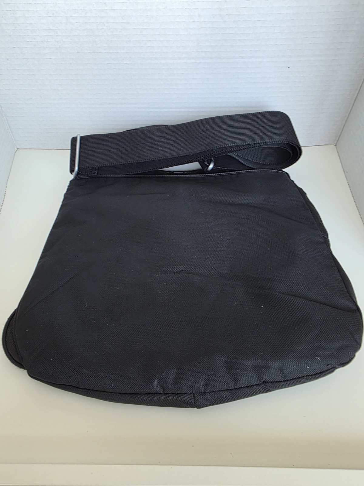 TUMI T-Tech 5123D Black Ballistic Cross Body Sling Pack Bag Travel Uni-Sex EUC