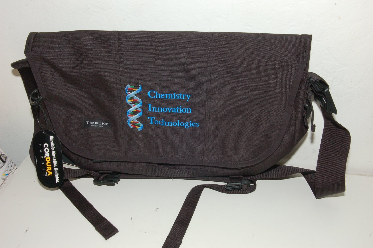 Timbuk2 19.5″ Black w/ Black Trim Messegner Bag w/ Chemistry Innovation Technolo