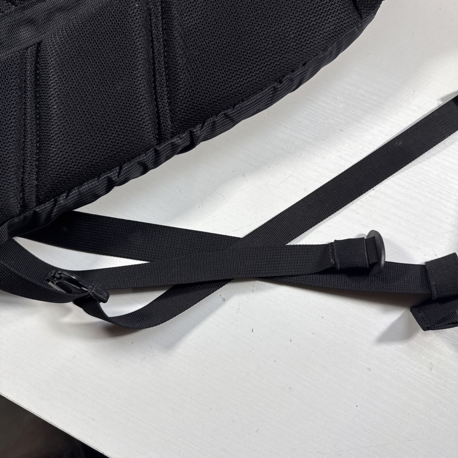 Thule Crossover Sling Bag – Used Good Condition