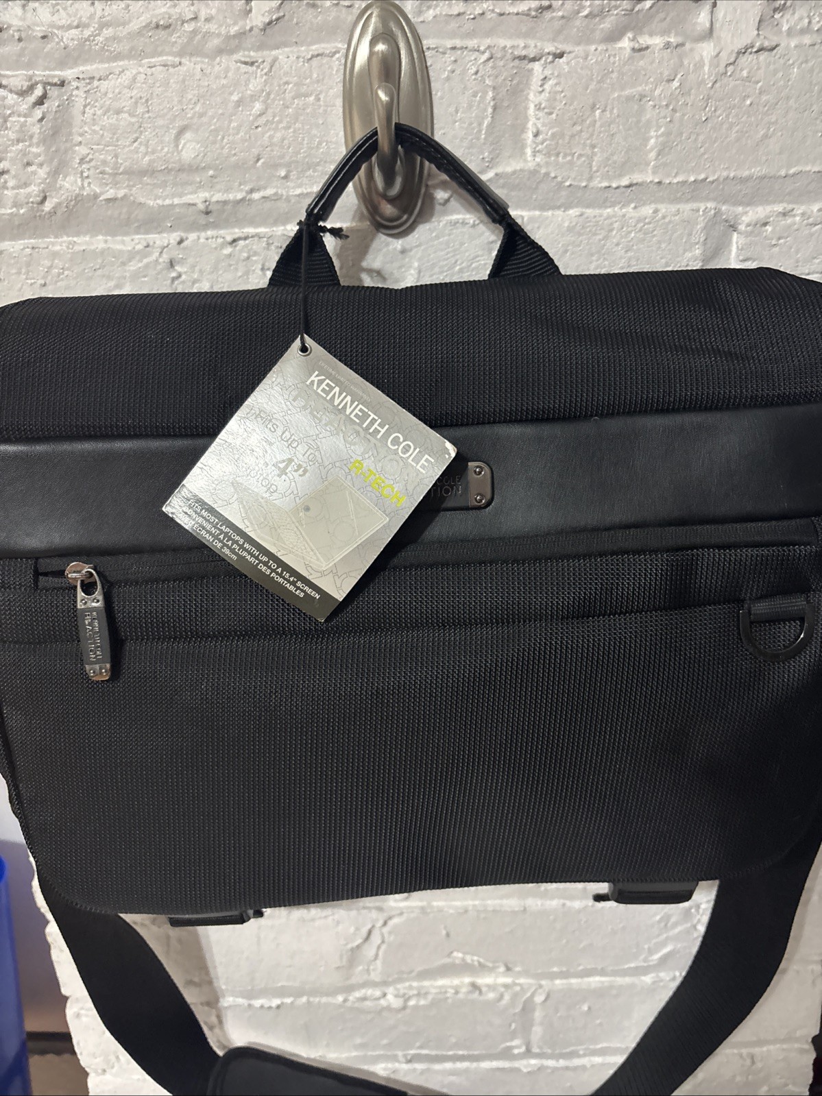 KENNETH COLE REACTION R-Tech Black laptop bag with shoulder strap very nice!